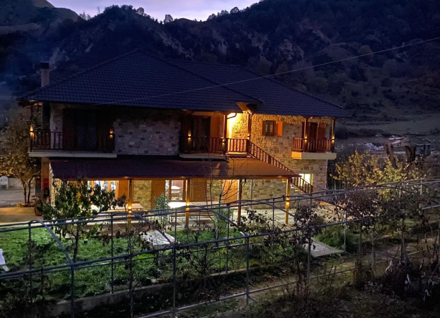 Bujtina Hader Xhebro Hostel Τεπελένι Εξωτερικό φωτογραφία